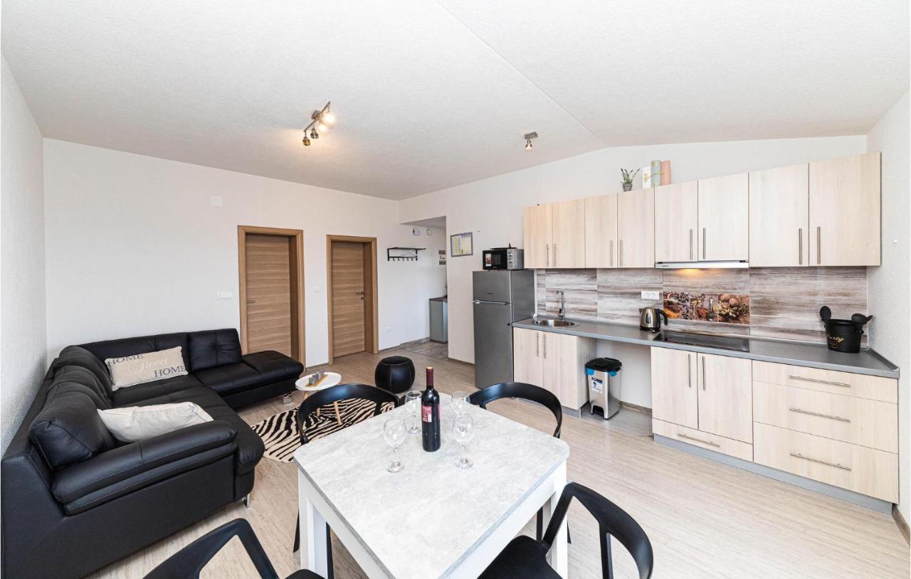 Stunning Apartment In Kastel Luksic With Wifi Kaštela Exterior foto